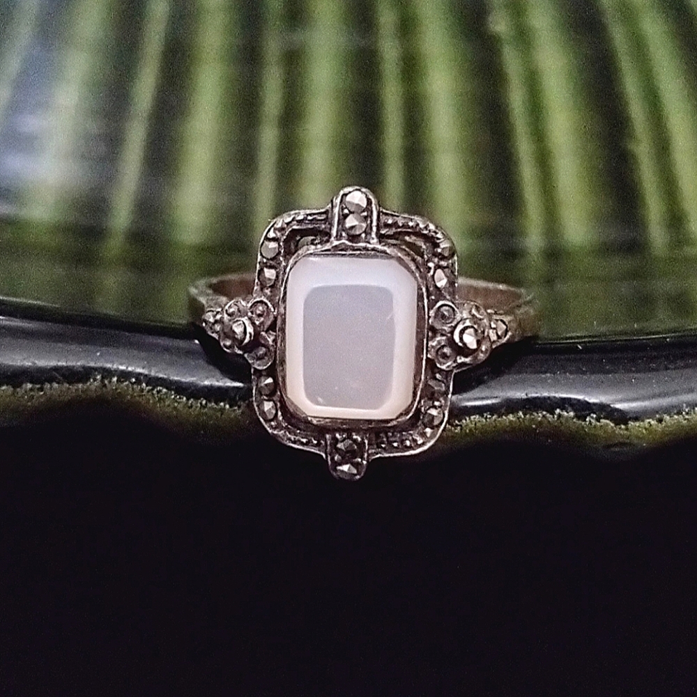 Vintage Mother Of Pearl  ring sz 8